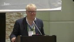 Сафирони ғарбӣ аз ҳукумат хостанд, ки интернетро набандад