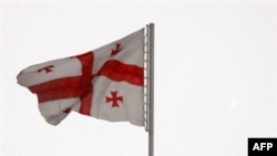 Государственный флаг Грузии на крыше резиденции президента Грузии