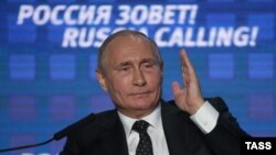 Володимир Путін під час виступу на форумі «Росія кличе». Москва, 12 жовтня 2016 року