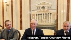 Очільник окупаційної адміністрації Херсонщини Володимир Сальдо (в центрі) під час поїздки до Білорус іна запрошення Лукашенка. 15 вересня 2025 року