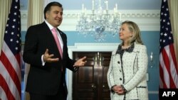 В последних двух ежегодных докладах американских спецслужб в разделе, касающемся Грузии, говорится, что Михаил Саакашвили по окончании своего президентского срока может стать премьер-министром