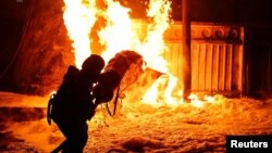 Рятувальники ліквідують наслідки російського удару по Ніжину, 15 вересня 2025 року