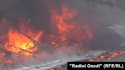Telekeçiler şäheriň ýangyna garşy göreş gullugynyň tiz wagtda wakanyň bolan ýerine gelendigini we uly ýangynyň öňüni alandygyny aýtdylar. (Illýustrasiýa suraty)