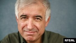 حسین آرین، کارشناس مسایل نظامی