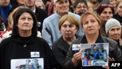 Оппоненты власти считают, что Грузия ни в коем случае не должна соглашаться на условия российского монополиста, даже ценой срыва поставок