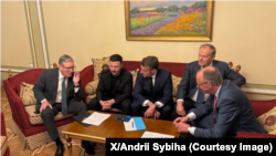 Президент України Володимир Зеленський і європейські лідери телефонують Трампу, щоб обговорити припинення вогню в Україні; 10 травня 2025 року