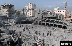 Жер которгон палестиналыктар баш калкалаган мектеп Израилдин соккусунан кийин. Дар Ал-Аркам, 4-апрель 2025-жыл