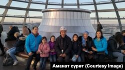 Жамила Сманалиева ата-энеси жана үй-бүлөсү менен. Германия.