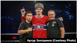 Artur Ziyatdinov (ortada)