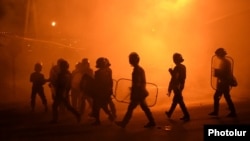 Ոստիկանությունը Սարի թաղում ցրում է ցուցարարներին, 29-ը հուլիսի, 2016թ․