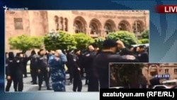 Հատուկ ջոկատայինները հանում են դիմակները