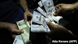 دلار از روز یکشنبه مجموعاً حدود هزار تومان افزایش داشته است.