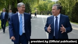 Өзбекстандын президенти Шавкат Мирзиёев  менен Кыргызстандын президенти Алмазбек Атамбаев. 