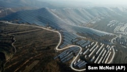 نیروگاه خورشیدی در منطقه‌ای در چین