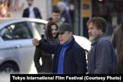 بهمن قبادی و امیر آقایی در پشت صحنۀ فیلم «چهار دیوار»