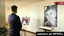 Посол Франции в Армении Жонатан Лакот в центре «Азнавур», 2 октября 2018 г.