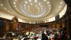 Իշխանությունն ու ընդդիմությունն ԱԺ-ում անցան փոխադարձ մեղադրանքների` Քոչարյանի ու Փաշինյանի հասցեին