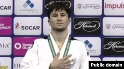 Эмомалӣ Нуралӣ барои нишони биринҷӣ Йержан Йеренкаюповро аз Қазоқистон шикаст дод