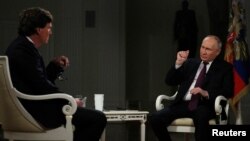 Vladimir Putinniñ Tucker Carlsonğa intervyüsi, 2022 senesi fevral ayında Ukrayinağa tam miqyaslı istilâ başlağan soñ, ğarbiy kütleviy haber vastaları içün birinci oldı