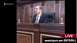 Самвел Баласанян во время первого зседания Совета старейшин Гюмри, 10 октября 2016 г.