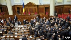 Народні депутати голосують за створення нової коаліції. 11 березня 2010 року