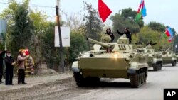 Озарбайжон қўшини Ағдамга кириб бормоқда.