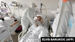 Боснияда коронавируска чалдыккандарды дарылаган оорукана. 19-март, 2021-жыл. 