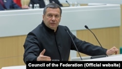RUSSIA -- TV host Vladimir Solovyov gives a speech in 2018.