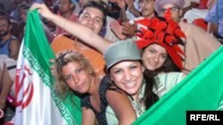 تماشاگران هوادار فوتبال ایران در بسیاری از بازی های ایران حضوری چشمگیر داشته اند.