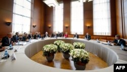 Ирандын ядролук программасы боюнча Женевадагы сүйлөшүү башталар алдында. 7-ноябрь 2013