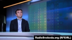 У відповідь на питання ведучого, чому Україна підписала Мінські угоди, Клімкін сказав: «Безпека»
