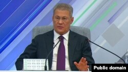 Виконувач обов’язків голови Башкортостану Радій Хабіров заявив, що в промисловій зоні впали уламки збитих дронів