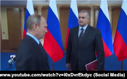 Володимир Путін та Сергій Аксьонов під час надання Путіним «дозволу забезпечити постачання газу в Генічеськ і Генічеський район України», листопад 2016 року