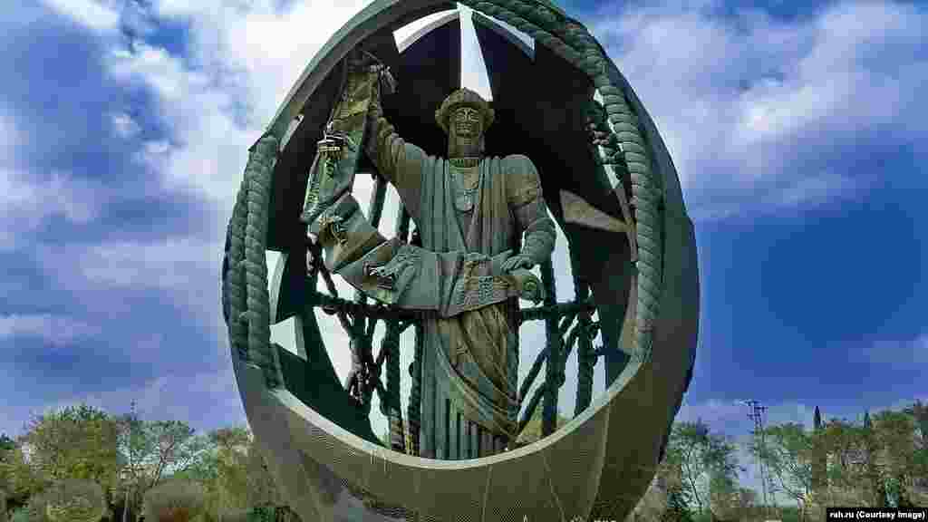 Памятники «Рождение Нового Человека» в штаб-квартире ЮНЕСКО в Париже (1994) и в Севилье (Испания) (1995).