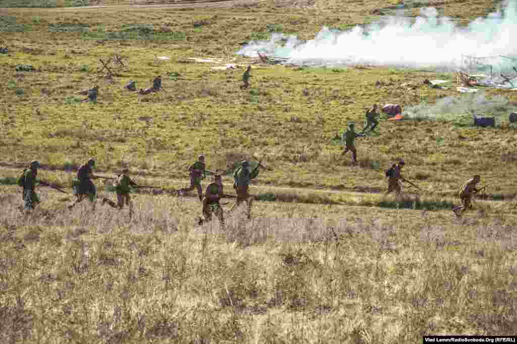 Наступ &laquo;радянських солдатів&raquo;