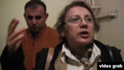 Директор «Института мира и демократии», правозащитница Лейла Юнус во время задержания 28 апреля 2014  