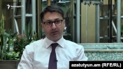 ԲԴԽ անդամ Հայկ Հովհաննիսյանը հարցազրույց է տալիս «Ազատությանը», արխիվ