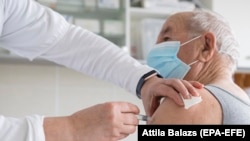 «Ми можемо подолати, якщо будемо розумні, найгірші наслідки – госпіталізації, смерть та трагедію, пов’язані з цією пандемією» – наголосив директор ВООЗ Майкл Раян