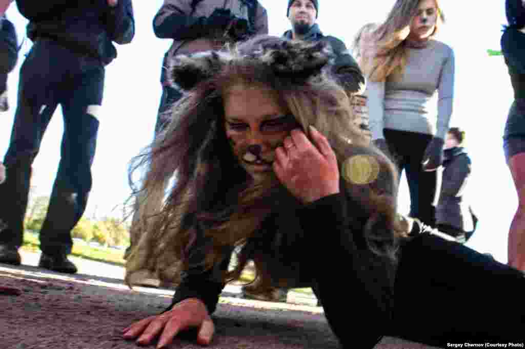 &quot;Раньше я просто об этом не задумывалась,&nbsp;&ndash;&nbsp;жила, как все. Мы занимаемся этой борьбой именно потому, что большинство людей вообще не думают об этой проблеме&quot;,&nbsp;&ndash;&nbsp;говорит активистка общества защиты животных &quot;Вита&quot;.&nbsp;