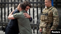 Կանադայի վարչապետ Ջասթին Թրյուդոյին Կիևում ողջունում է Ուկրաինայի նախագահ Վլադիմիր Զելենսկին, հունիս, 2023թ․