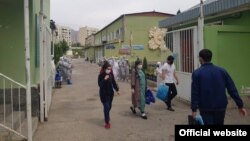 Вход в худжандскую больницу