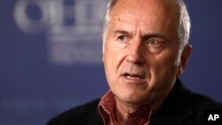 Боснійські серби називають причинами своїх дій рішення австрійського дипломата Валентина Інцка (на фото), який цими днями завершує виконання повноважень верховного представника по Боснії і Герцеговині