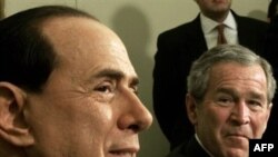 لارپوبلیکا می نویسد: سیلویو برلوسکونی هرگز از کلمه جنگ یا اقدام نظامی علیه ایران صحبت نکرد.(عکس: AFP)