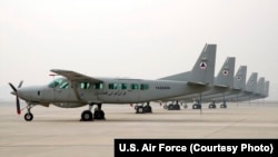 شماری از هواپیماهای مراسلاتی و ارتباطی سسنا ۲۰۸ تیپ هوایی کابل به تاجیکستان و شماری دیگر به ازبکستان منتقل شدند