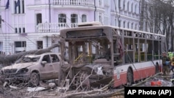 Наступствы ракетнай атакі Расеі на цэнтар гораду Сумы. ФОТА