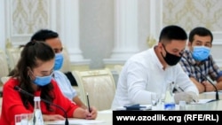 20 июля на брифинге в здании администрации Андижанской области участвовали более двадцати журналистов. 