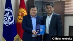 Гүламжан Анарбаев (сол жакта) жана Канатбек Тургунбеков. 