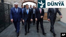 Ukrainanyň daşary işler ministri Andriý Sybiha, ABŞ-nyň döwlet sekretary Marko Rubio, Türkiýäniň daşary işler ministri Hakan Fidan we Ukrainanyň prezident diwanynyň ýolbaşçysy Andriý Ýermak 16-njy maýda Stambulyň Dolmabahçe köşgüne geldiler.