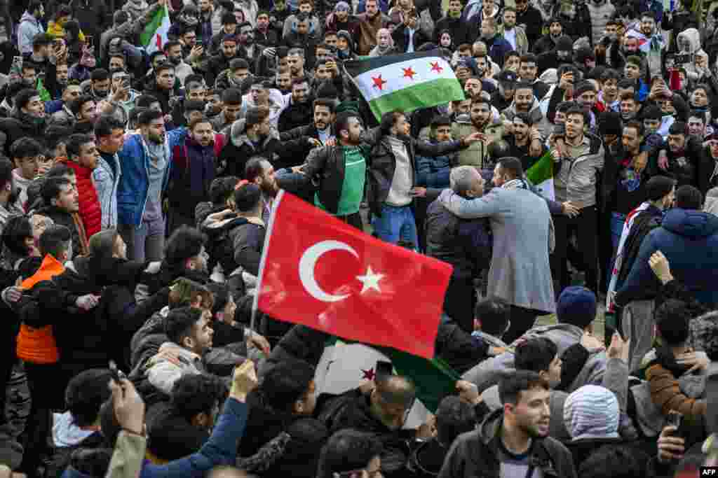 شادی سوری&zwnj;های ساکن استانبول در ترکیه پس از اعلام سقوط حکومت بشار اسد 