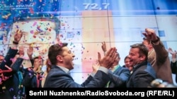 Володимир Зеленський та його команда радіють результатам екзит-полів, 21 квітня 2019 року